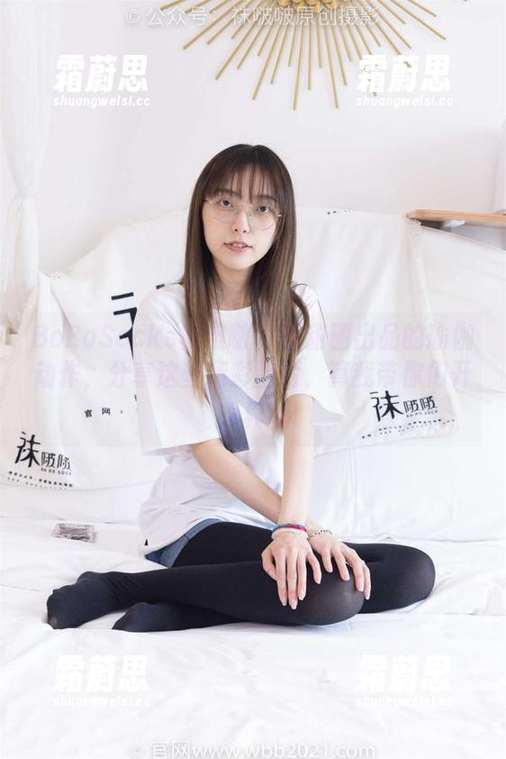 BoBoSocks袜啵啵-甜甜圈 BoBoSocks袜啵啵 - 甜甜圈出品的瑜伽动作,分享这些精彩图片,算我带你们开眼界。