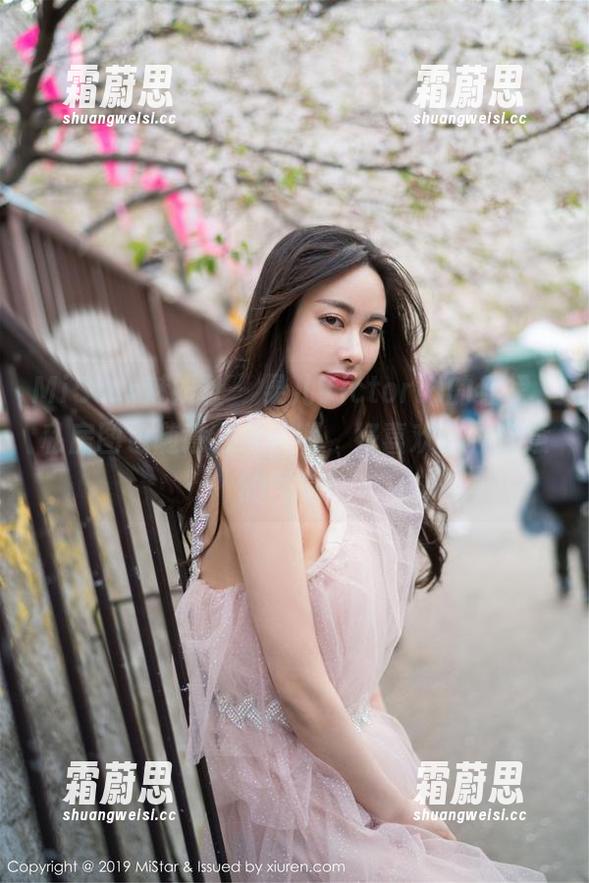 MiStar魅妍社-果儿Victoria MiStar魅妍社 - 果儿Victoria的红裙,私房图包随意翻开,啊,好喜欢这种随意的气息!
