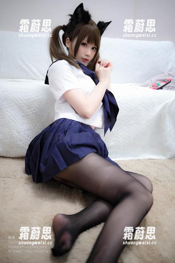 Nyako喵子 是不是觉得Nyako喵子的网袜不一般?快来观看原图找答案吧!