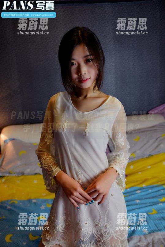 PANS写真-小玥 PANS写真 - 小玥最近的写真集:套装在手,是否揭开了一丝非凡的厚度?
