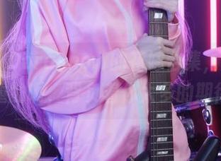 Sally Dorasnow的花嫁合集，婚纱可是很重的啊，背负着你太多的期待吧？