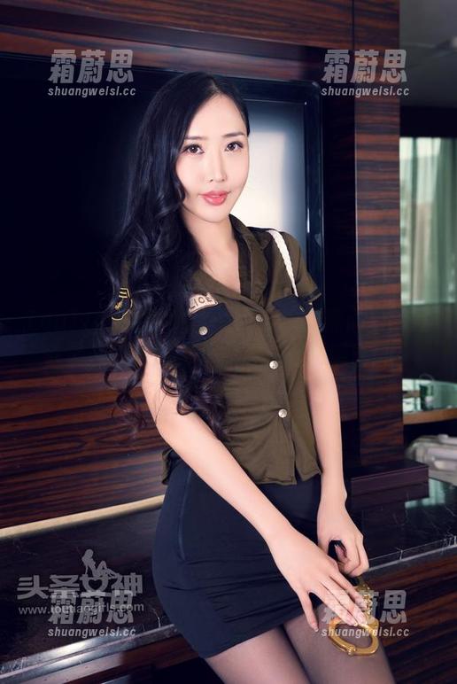 TouTiao头条女神-娜依灵儿 TouTiao头条女神 - 一个校服照而已?娜依灵儿的福利图片撩得人心底暖暖的;