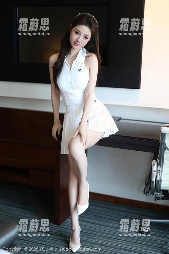YouMi尤蜜荟-左冰Queen YouMi尤蜜荟 - 看着左冰Queen的女仆写真,不禁自言自语,这高清的风格和气氛,下载真的很有必要!