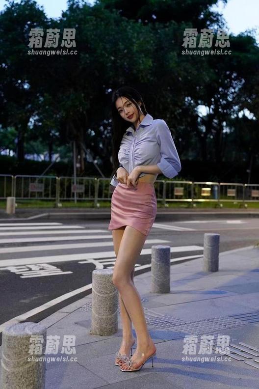 徐珺大哥 微密圈 - 果然连体衣就是有魔力,徐珺大哥这张高清照片在图库里太灵动了。