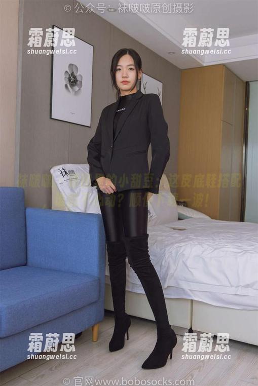 袜啵啵-小甜豆 袜啵啵 - 原图里的小甜豆:这皮底鞋搭配,谁能不心动?顺便下载一波!